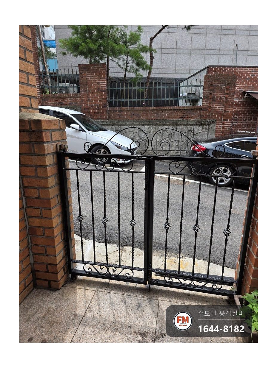 녹슨 철대문수리 아래쪽 부식 절단 후 각파이프 문틀 제작 시공 사진 20