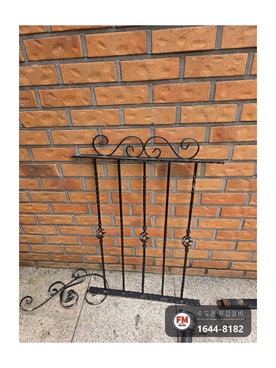 녹슨 철대문수리 아래쪽 부식 절단 후 각파이프 문틀 제작 시공 사진 9