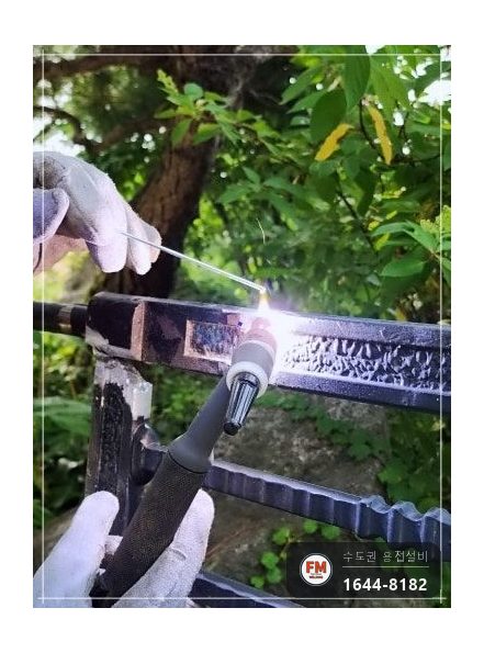 주물 대문 경첩용접 아래쪽 직각 맞춤 살 올려 두께 보강 시공 사진 8