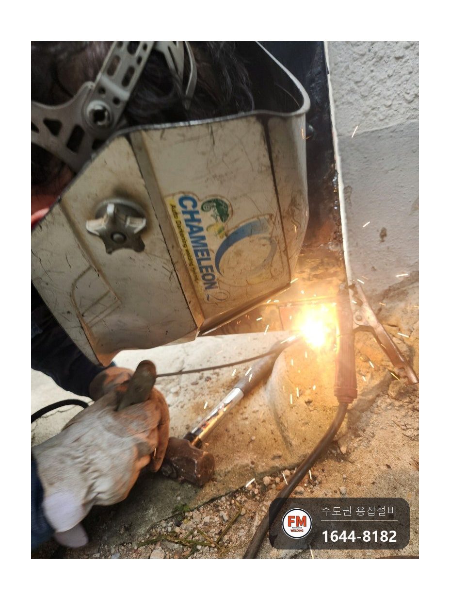 철대문수리 아래 힌지 녹 제거 각관 덧댐 광명단 도색 시공 사진 15