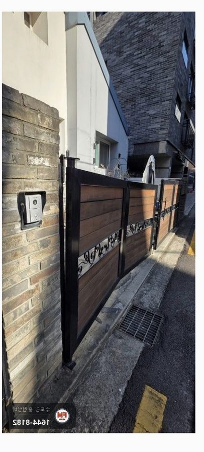 슬라이딩 대문보수 위쪽 레일 브래킷 다시 용접 검정 도장